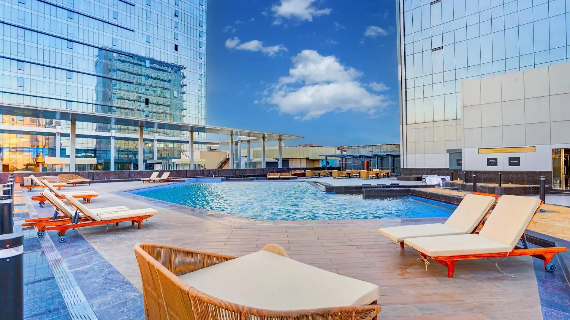 Sunday Hotels And Residences Gurgaon 4*,  Indien