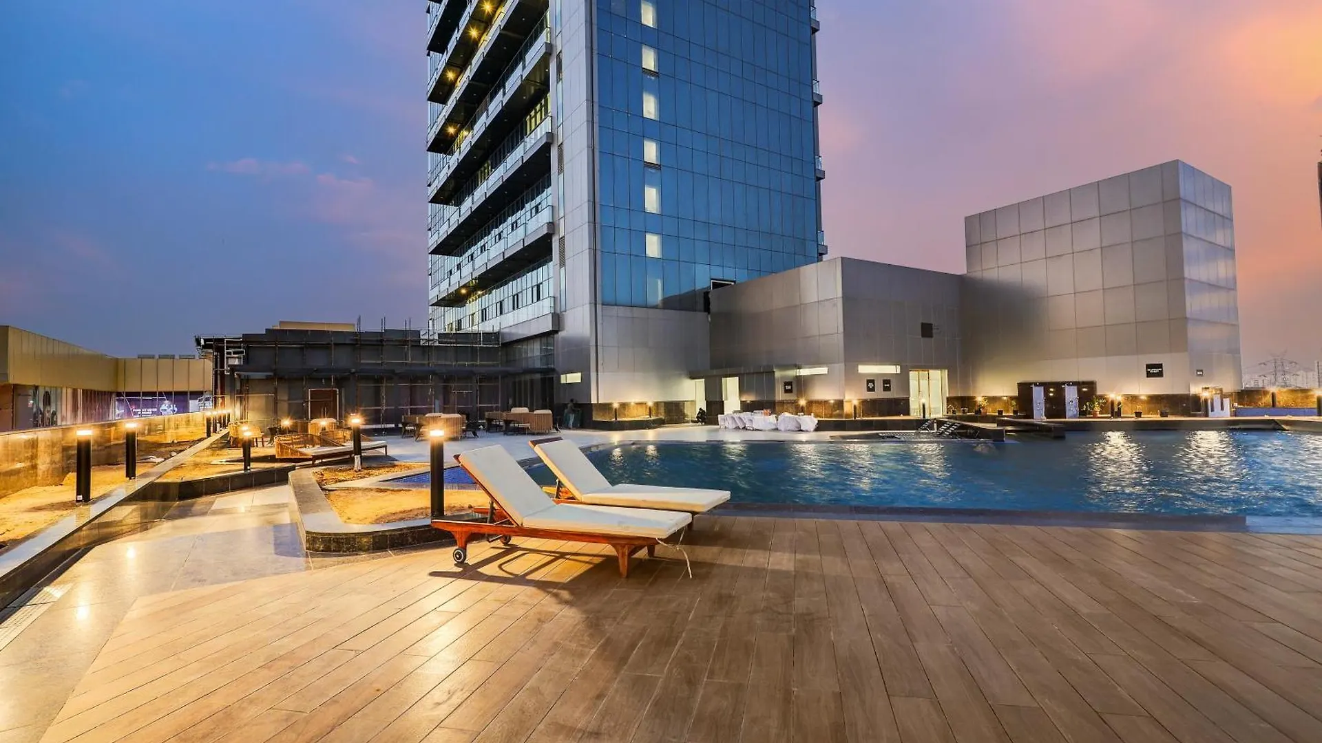 Sunday Hotels And Residences 구르가온