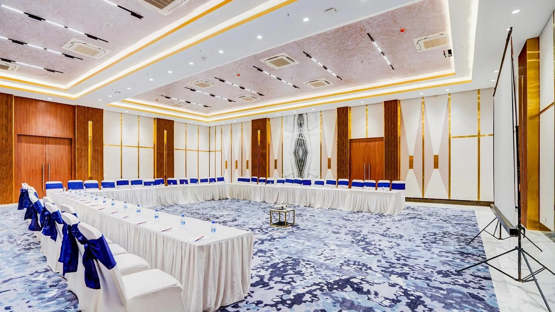 Sunday Hotels And Residences Gurgaon