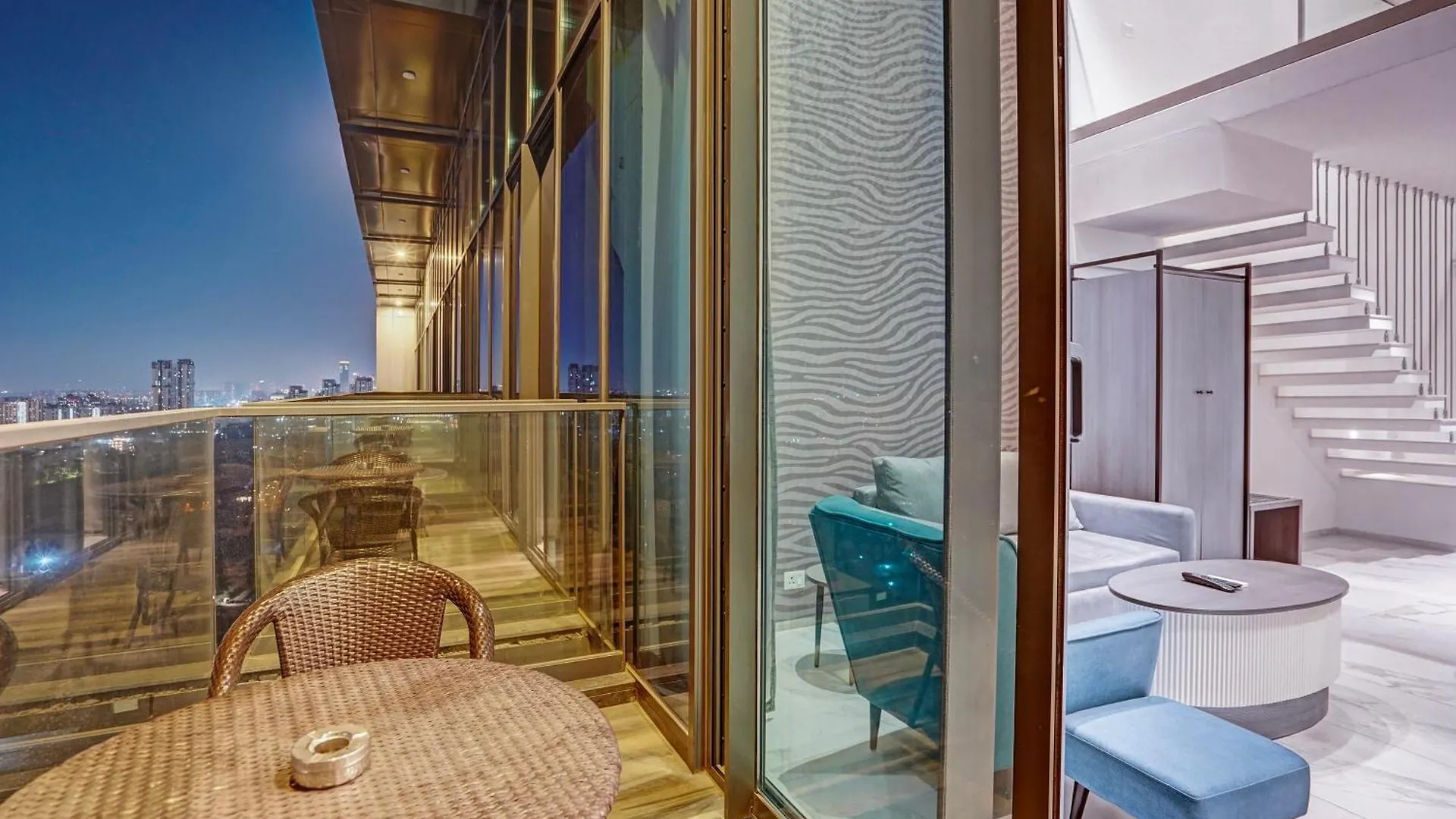 Sunday Hotels And Residences 구르가온
