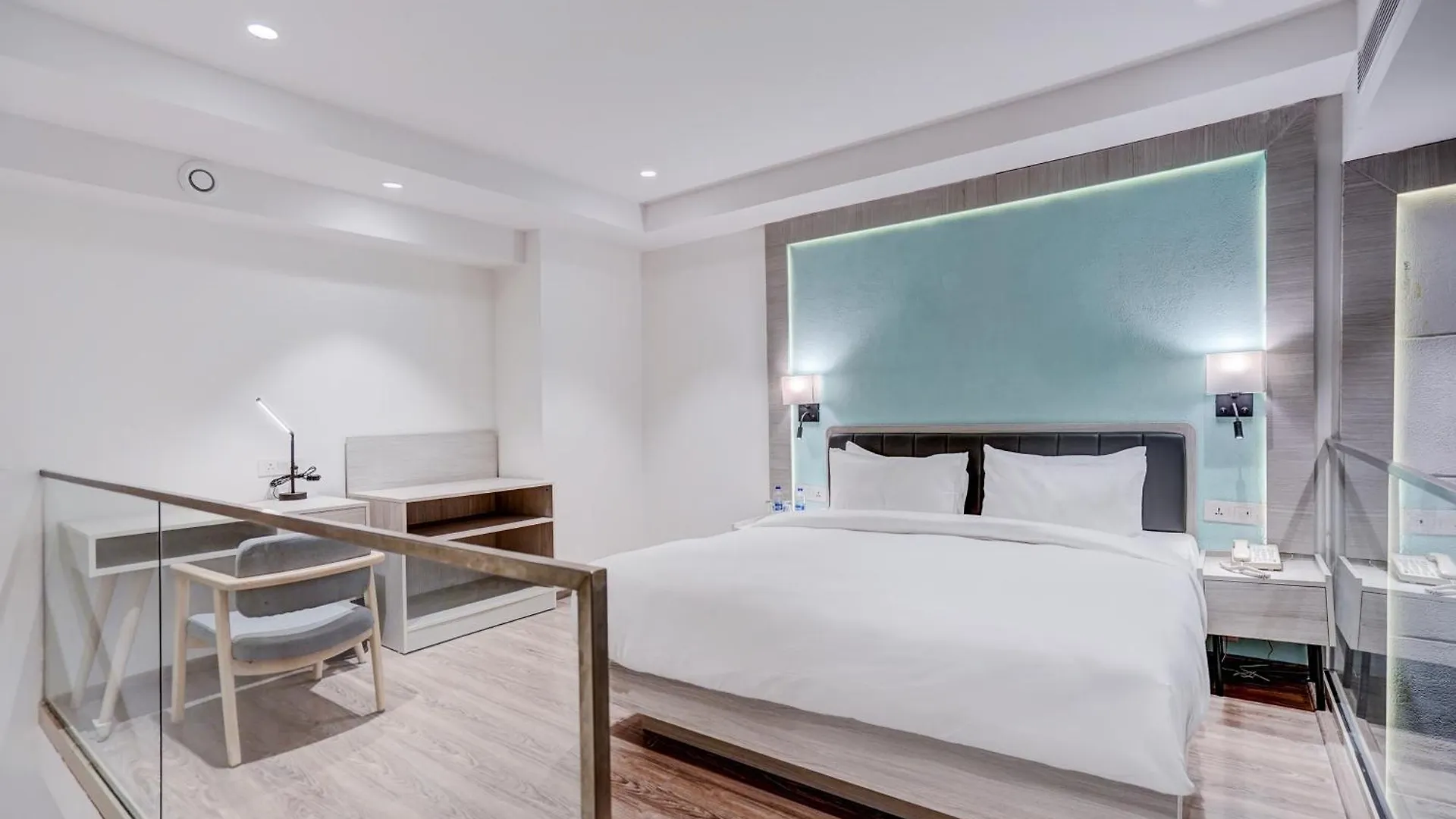 Sunday Hotels And Residences Gurgaon 4*,
